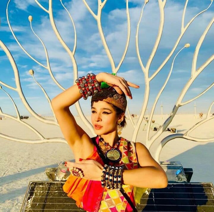 Ayesha Omer Porn Image - Ayesha Omar's Gorgeous Outfits From Burning Man | Reviewit.pk