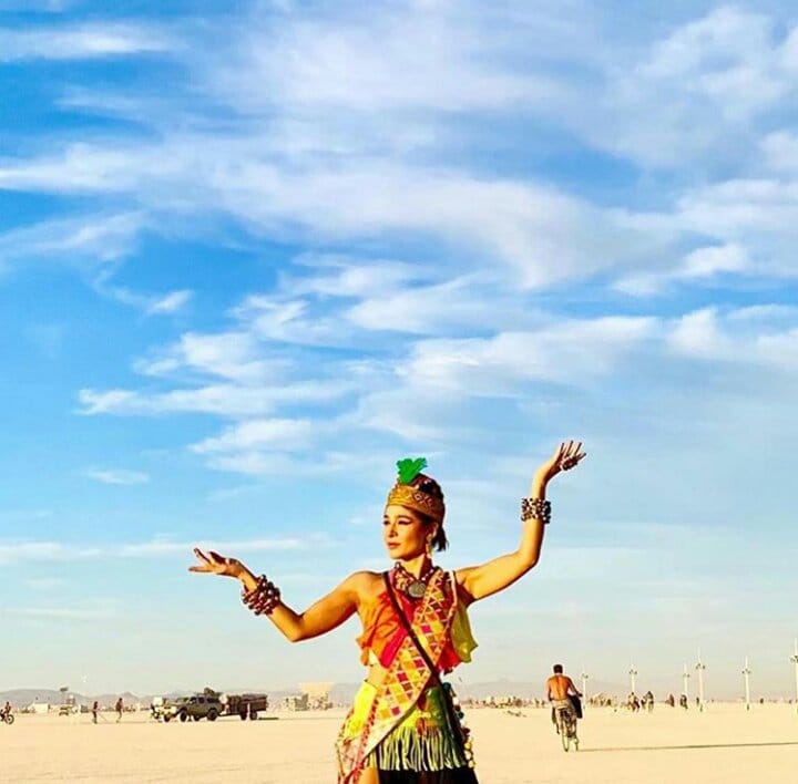 Ayesha Omer Porn Image - Ayesha Omar's Gorgeous Outfits From Burning Man | Reviewit.pk