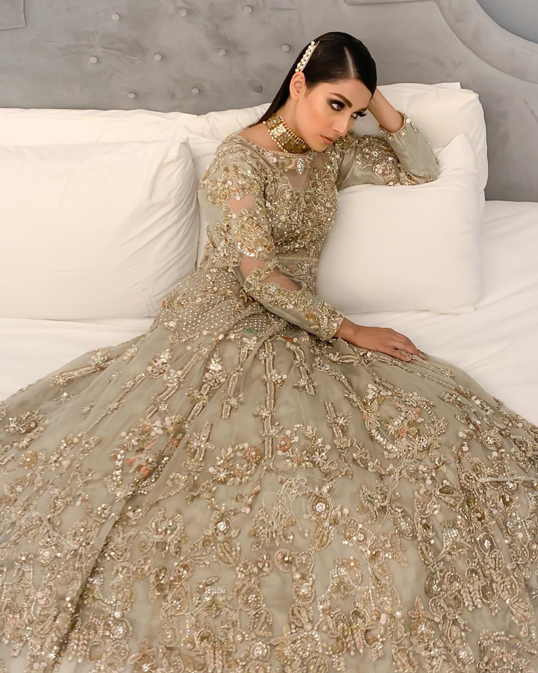 Beautiful Clicks of Ayeza Khan in Bridal Dress for PLBW 2019