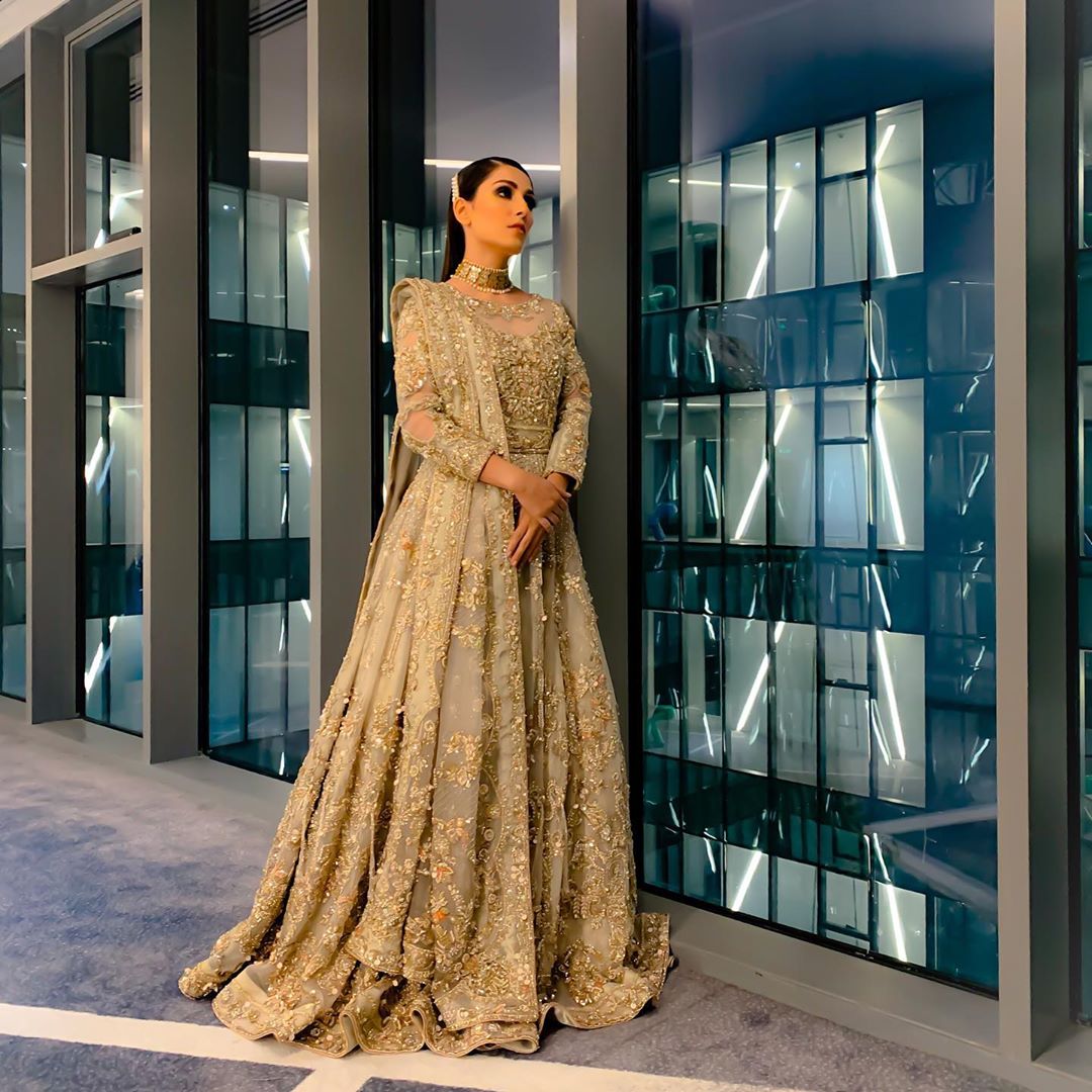 Beautiful Clicks of Ayeza Khan in Bridal Dress for PLBW 2019