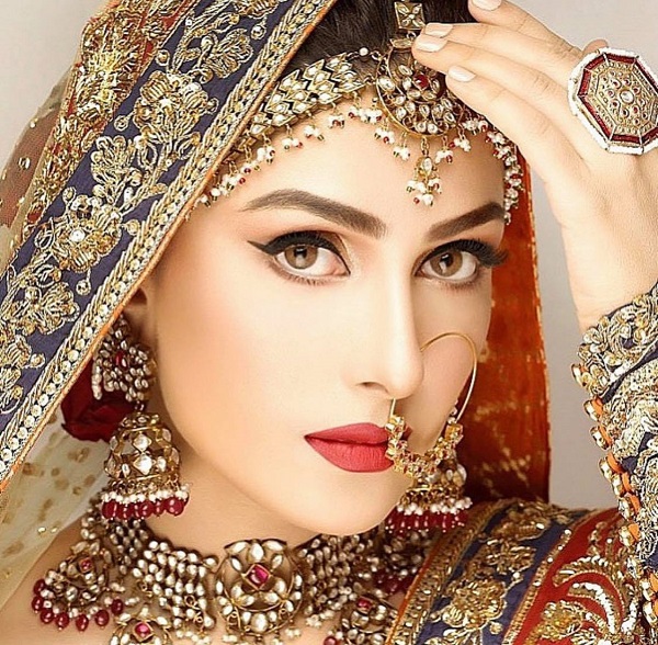 Ayeza Khan's Best Makeup Looks - Top 5