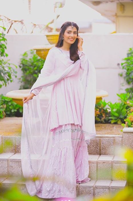 Ayeza Khan 3