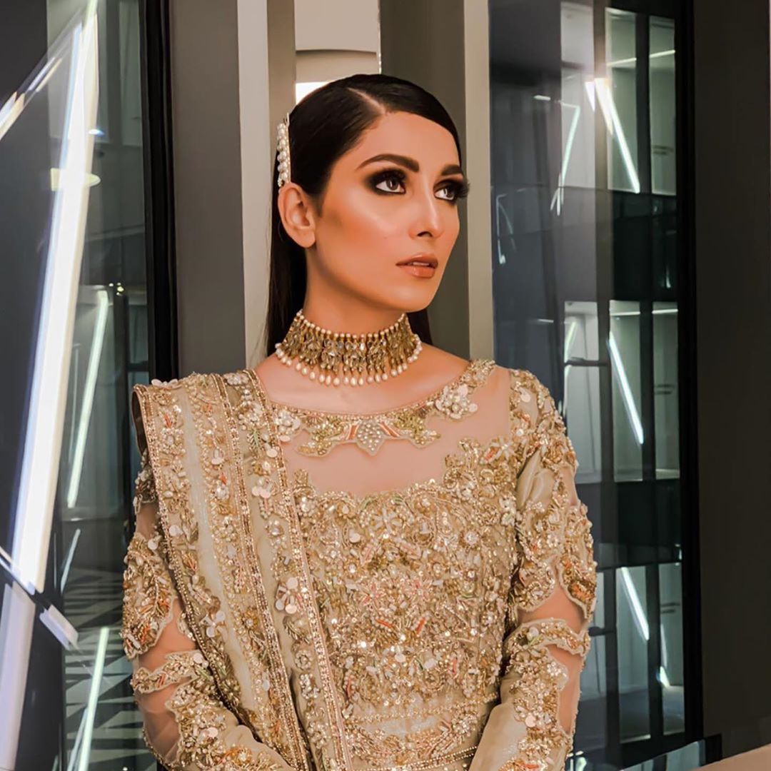 Beautiful Clicks of Ayeza Khan in Bridal Dress for PLBW 2019