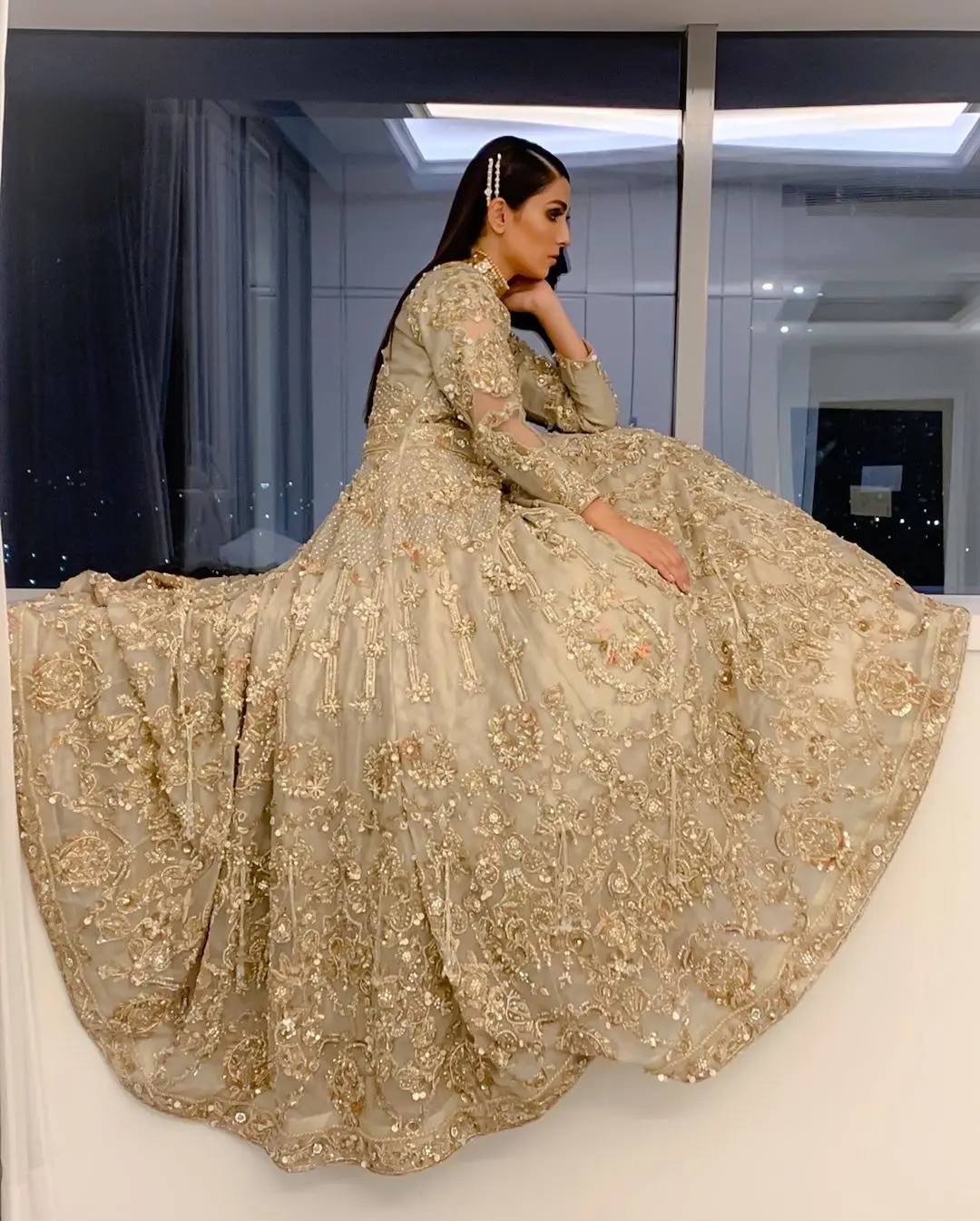 Beautiful Clicks of Ayeza Khan in Bridal Dress for PLBW 2019