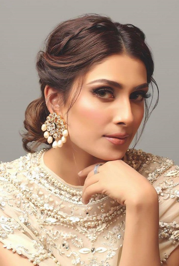 Ayeza Khan's Best Makeup Looks - Top 5