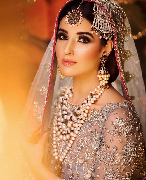 Pakistani Actresses Wearing Best Bridal Dresses | Reviewit.pk