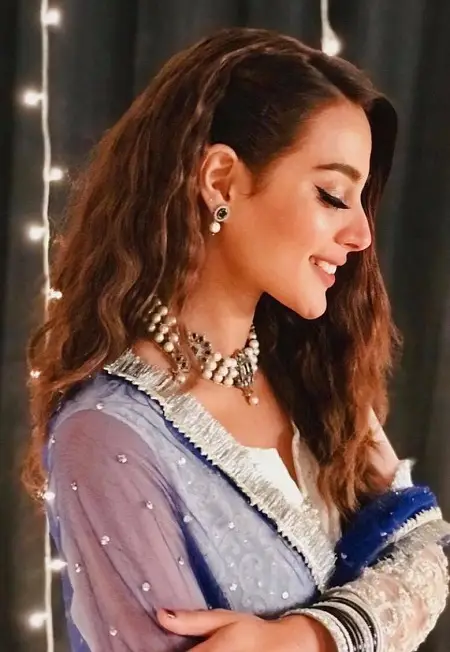 Iqra Aziz 1