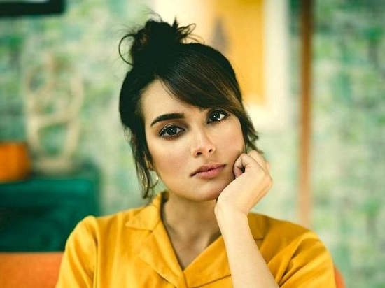 Iqra Aziz