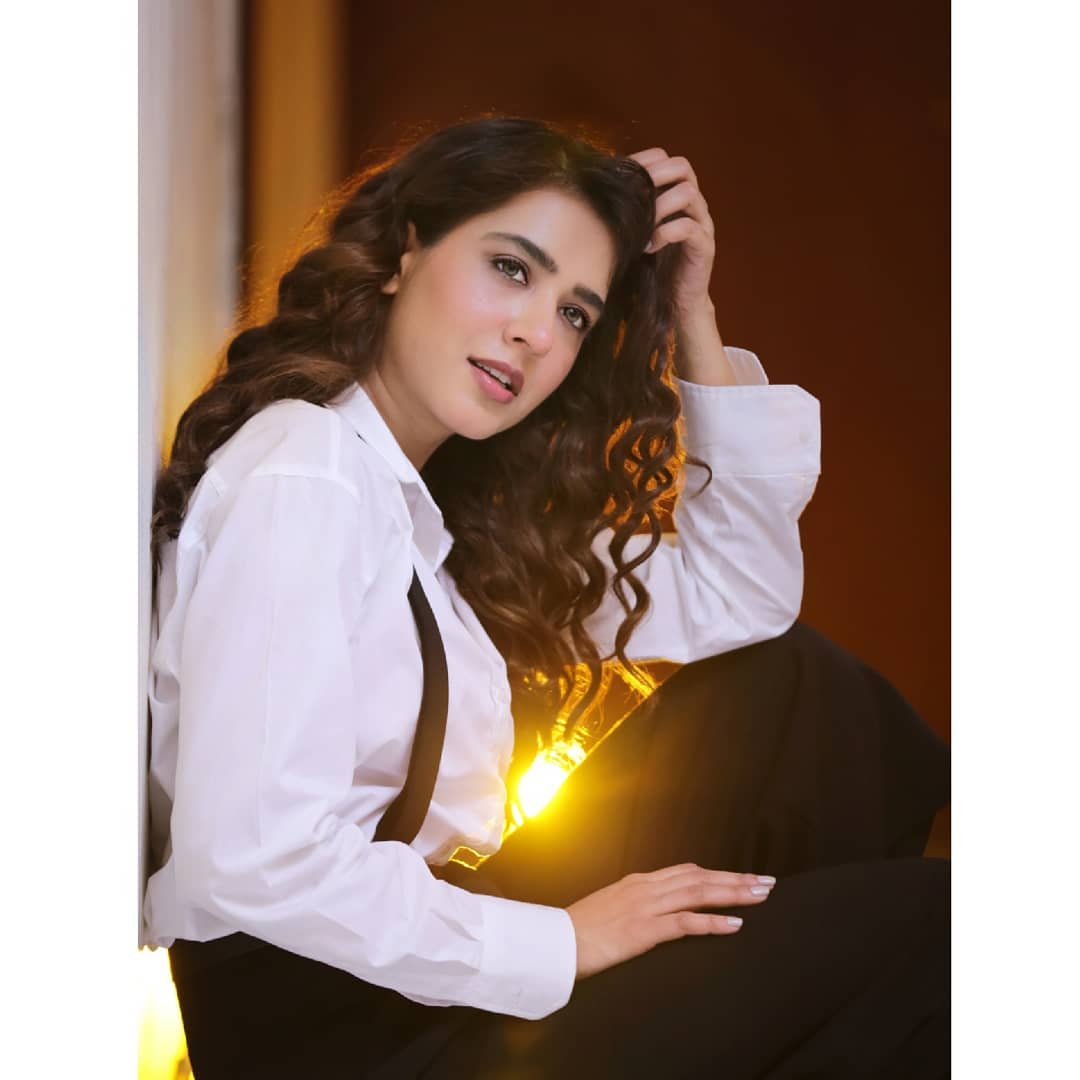 Latest Beautiful Clicks of Actress Mansha Pasha