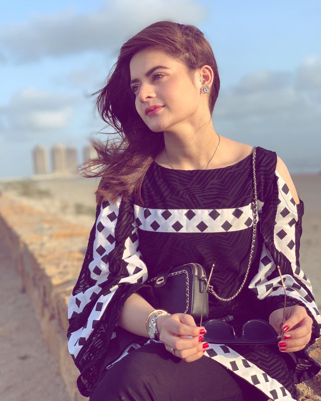 Latest Beautiful Clicks of Gorgeous Actress Minal Khan