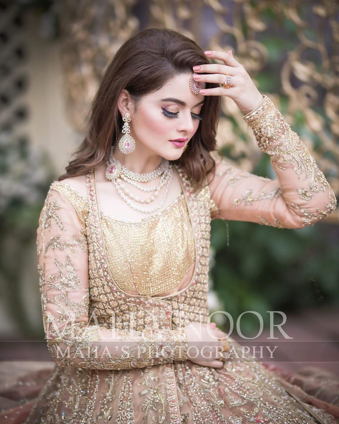 Exclusive Pictures Of Minal Khan From Her Latest Bridal Shoot | Reviewit.pk