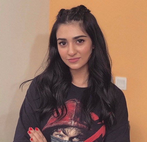 Sarah Khan 1