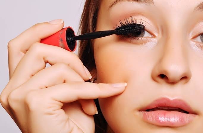 How to put on makeup : Some Do's and Dont's