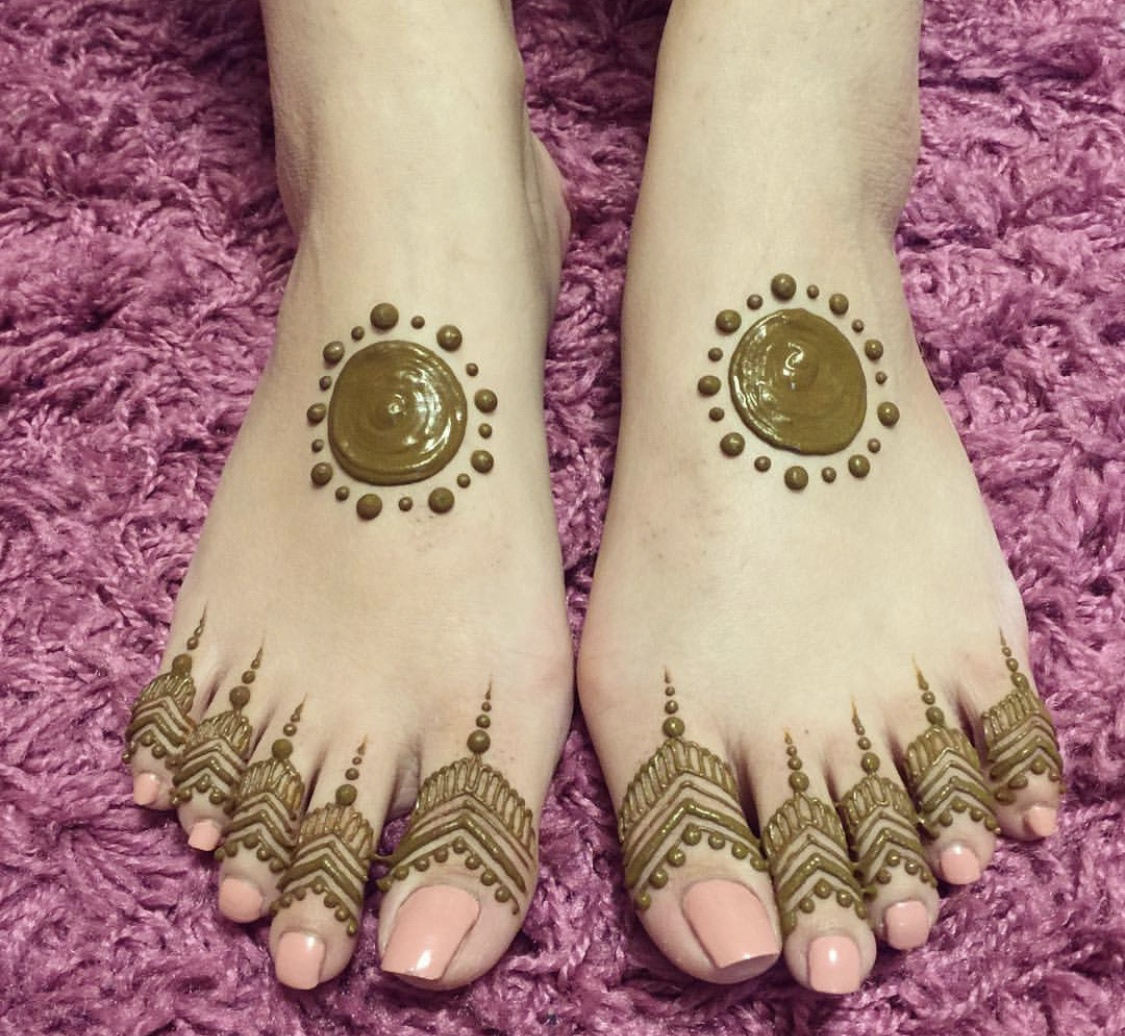 15 Anklet Mehndi Designs That You Will Love 2023