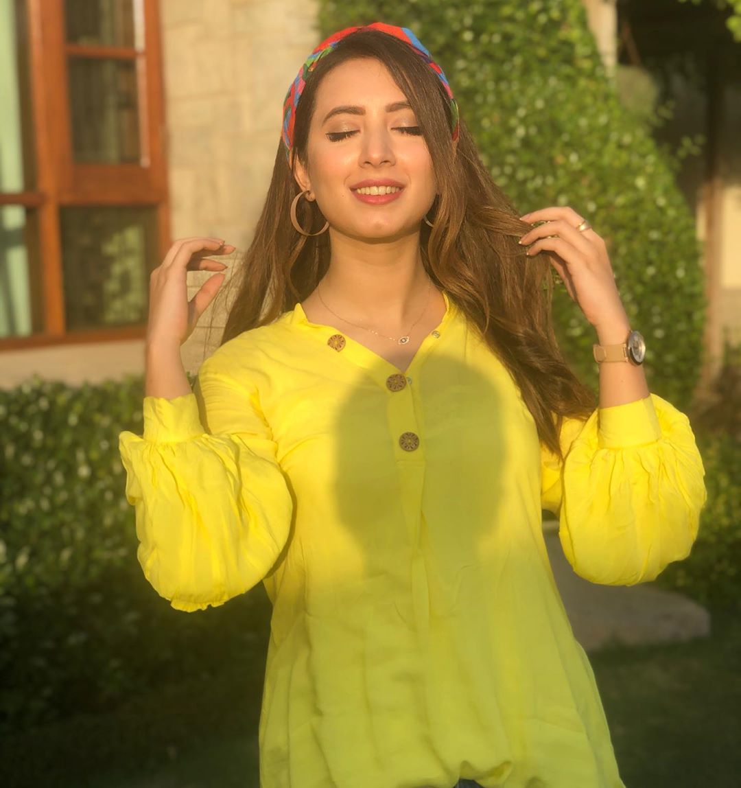 Actress Komal Aziz Latest Pictures from Northern Areas of Pakistan