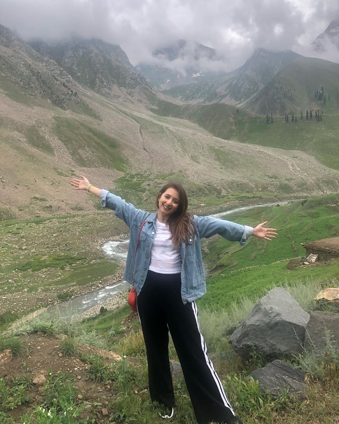 Actress Komal Aziz Latest Pictures from Northern Areas of Pakistan