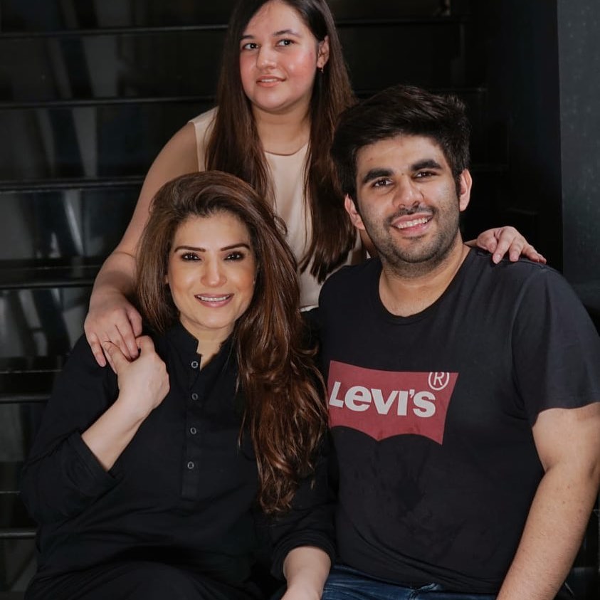 Some of the Beautiful Clicks of Resham with her Celebrity Friends