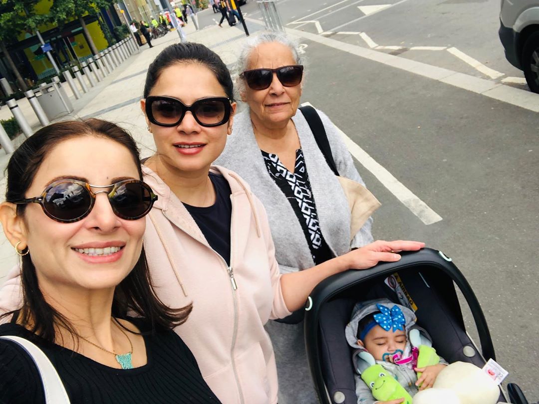 Sarwat Gillani Enjoying Holidays with her Sister and Mother in London