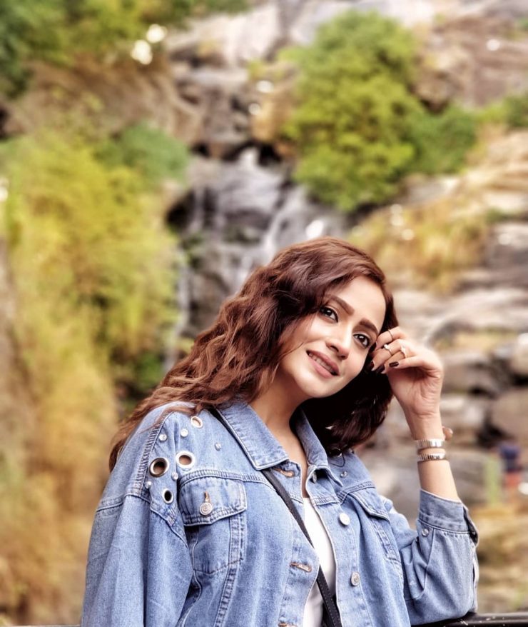 Latest Clicks Of Actress Zarnish Khan With Her Husband Reviewit pk