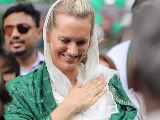 Shaniera Akram Wants Pakistanis To Donate For Child Education