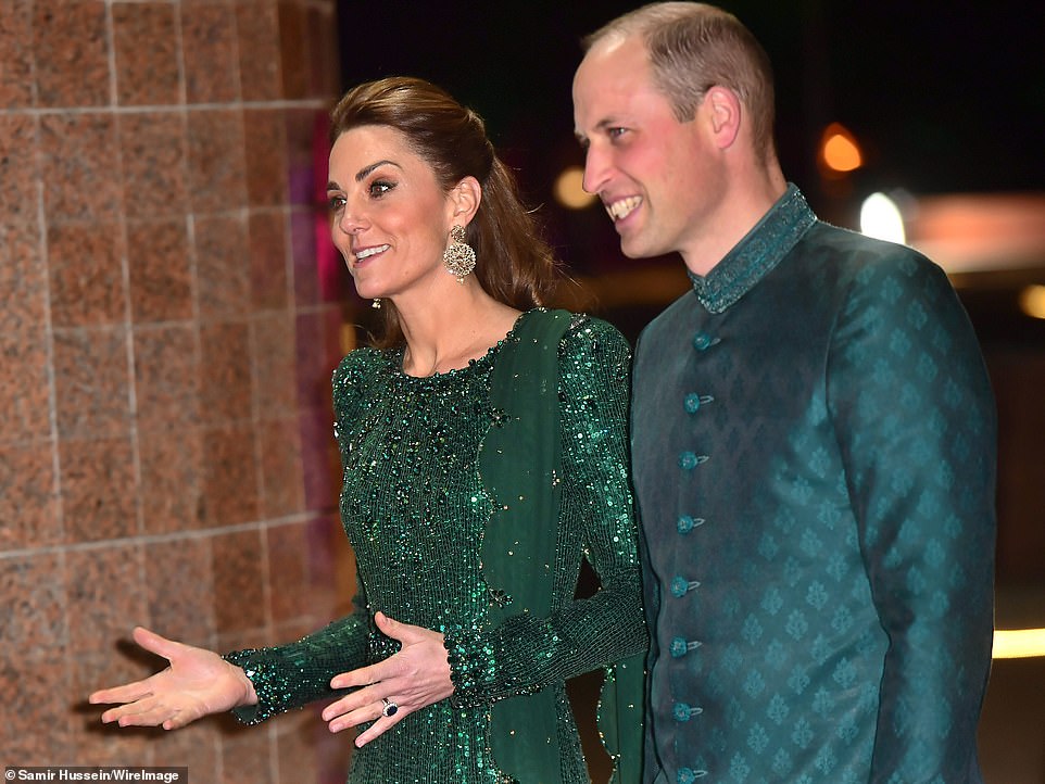 Duke And Duchess Of Cambridge Arrived At Evening Reception By Rickshaw