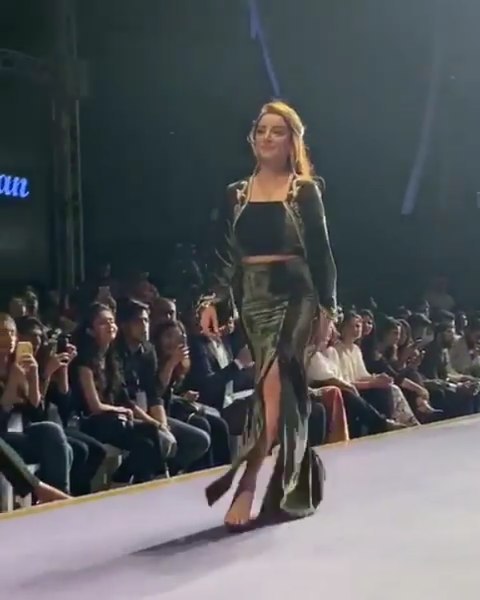 Actress Sarwat Gillani Walked on Ramp at Fashion Pakistan Week-Winter Festive ’19