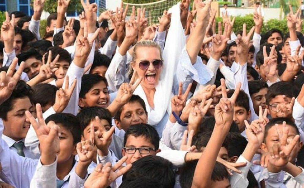 Shaniera Akram Wants Pakistanis To Donate For Child Education