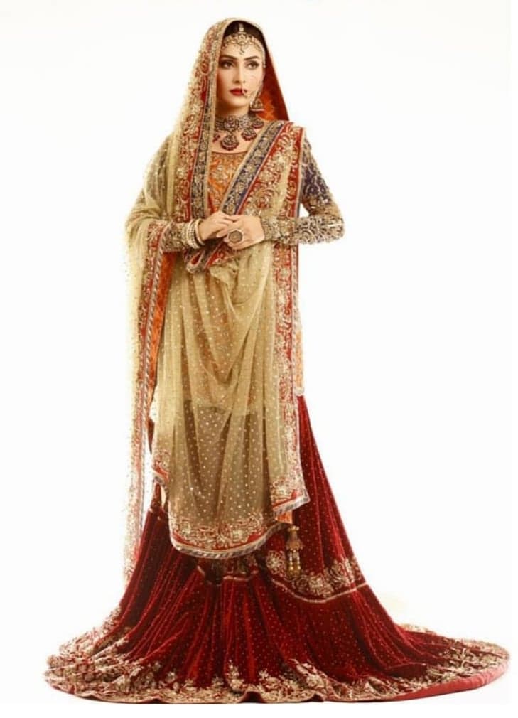 Top 10 Bridal Looks of Ayeza Khan | Reviewit.pk
