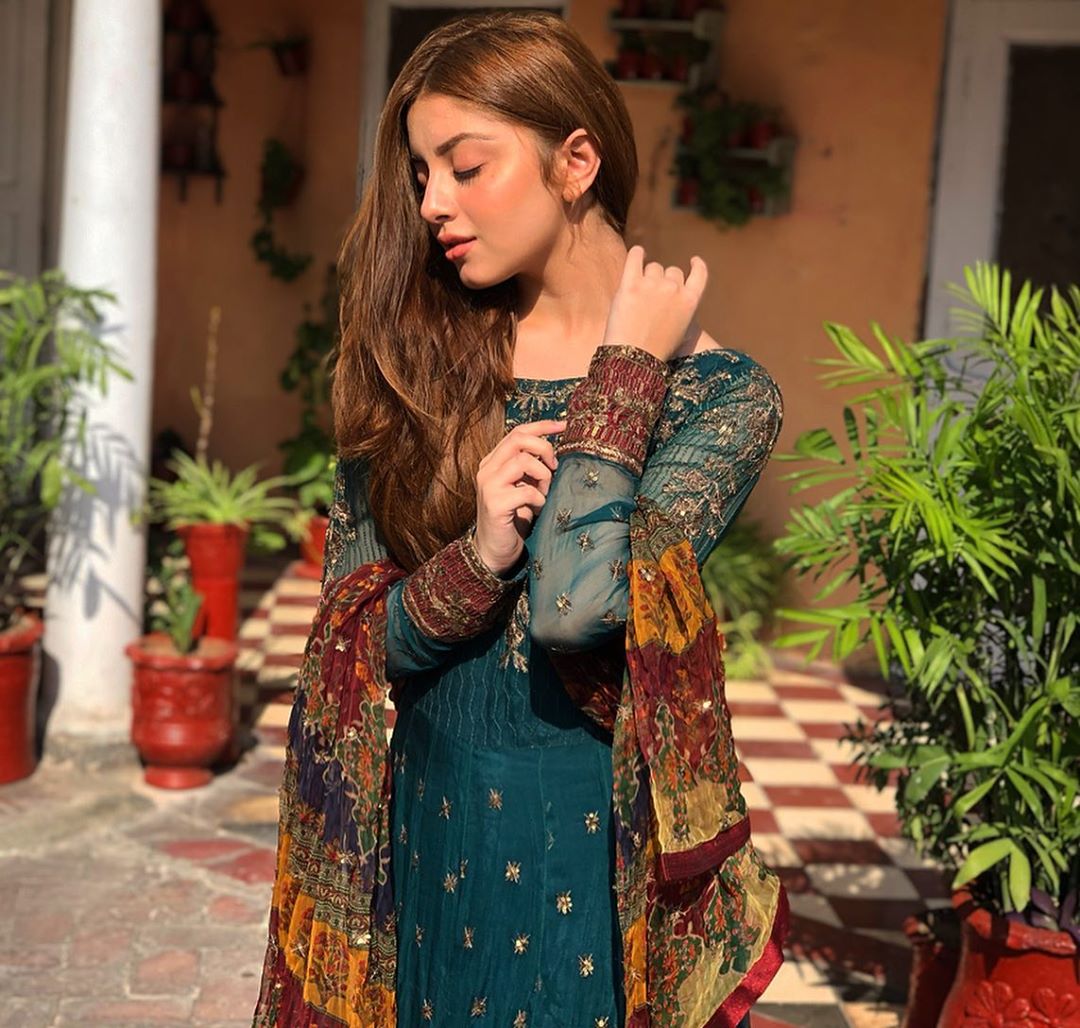 Gorgeous Actress Alizeh Shah's Latest Beautiful Clicks