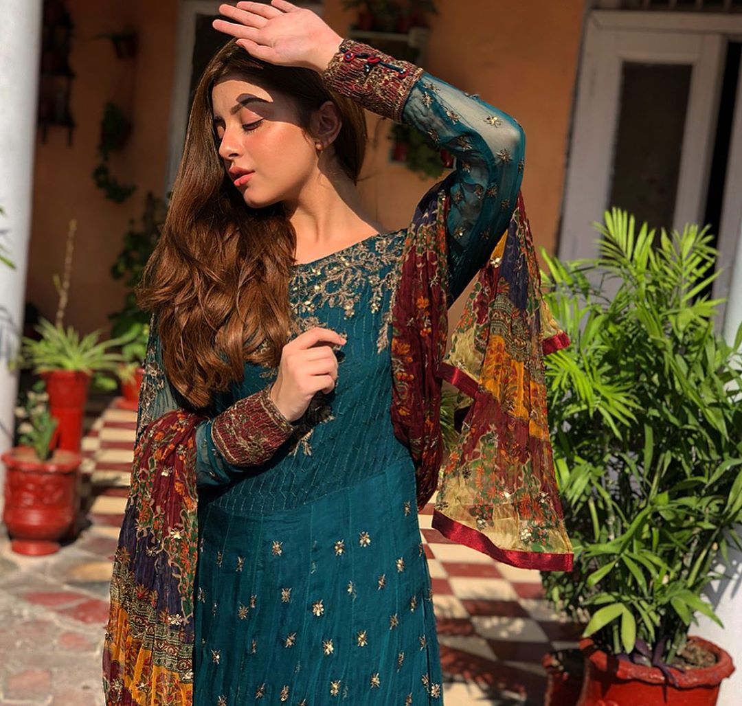 Gorgeous Actress Alizeh Shah's Latest Beautiful Clicks