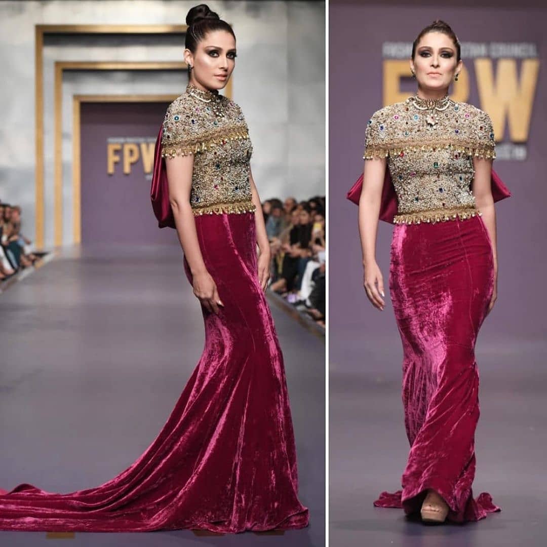 Gorgeous Ayeza Khan and Handsome Muneeb Butt Walked on Ramp at Fashion Pakistan Week-Winter Festive ’19