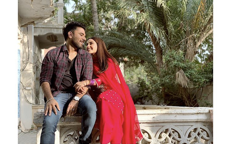 Iqra Aziz Expressing Her Love For Yasir Hussain