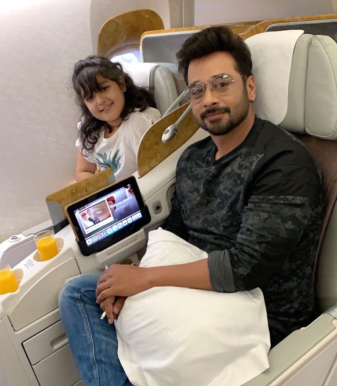 Beautiful Clicks of Faisal Qureshi With Wife & Daughter from Dubai