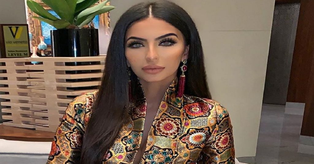 Amir Khan's wife, Faryal Makhdoom flaunts baby bump in latest picture