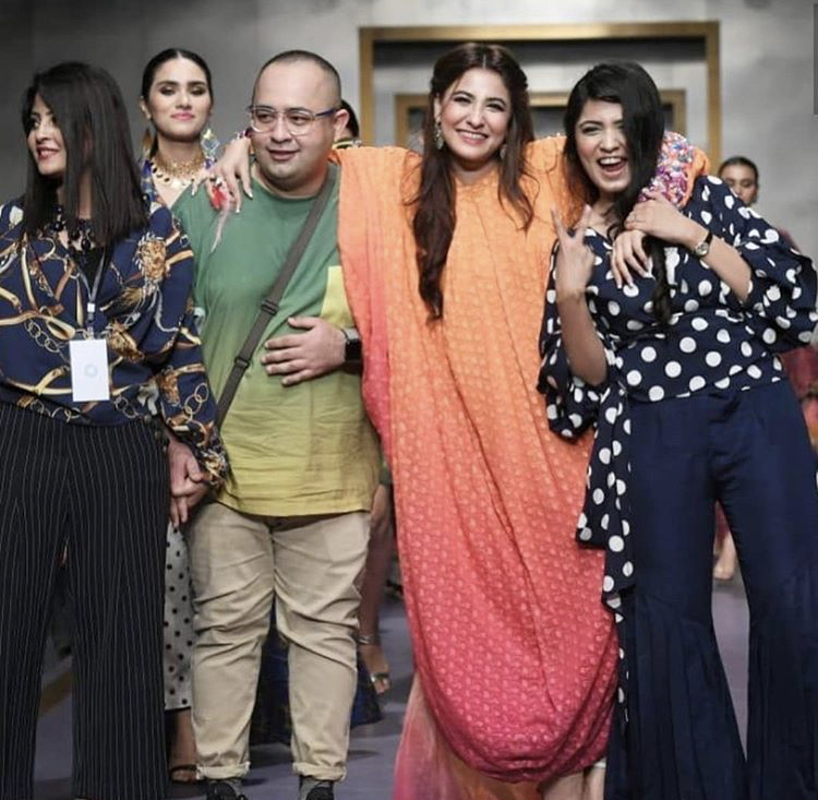 Hina Altaf Escaped from Fall and Start Dancing on The Ramp Of FPW 2019