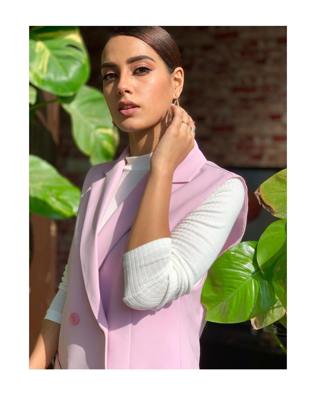 Latest Beautiful Clicks of Actress Iqra Aziz