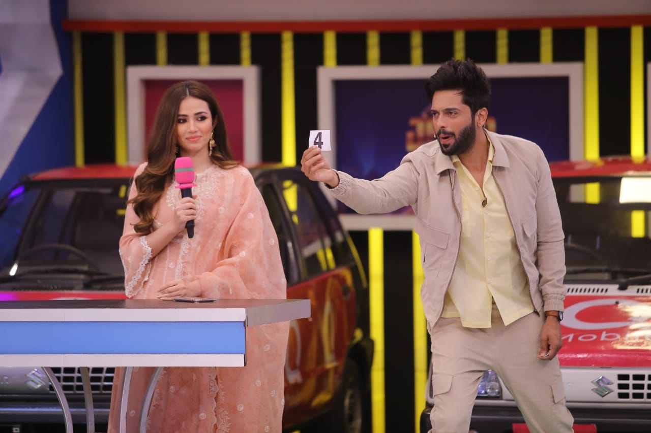 Actress Sana Javed Appeared in Jeeto Pakistan with Fahad Mustafa