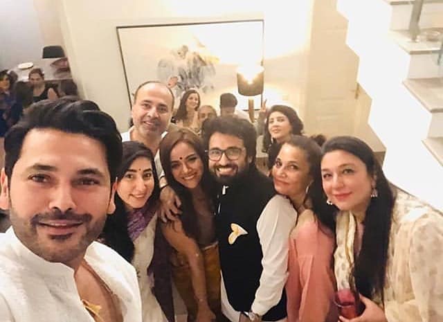 Pakistani Celebrities Spotted Celebrating Diwali with Showbiz Friends