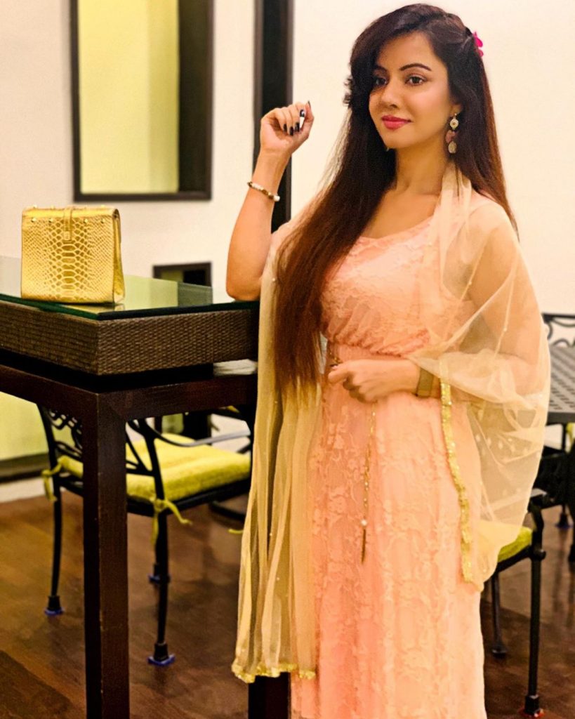Rabi Pirzada Landed Herself In Trouble By Posting Explosive Photo On Social Media