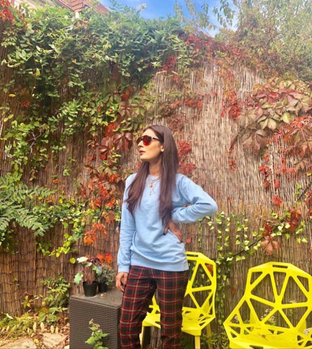 Actress Sadia Ghaffar Latest Beautiful Clicks from USA