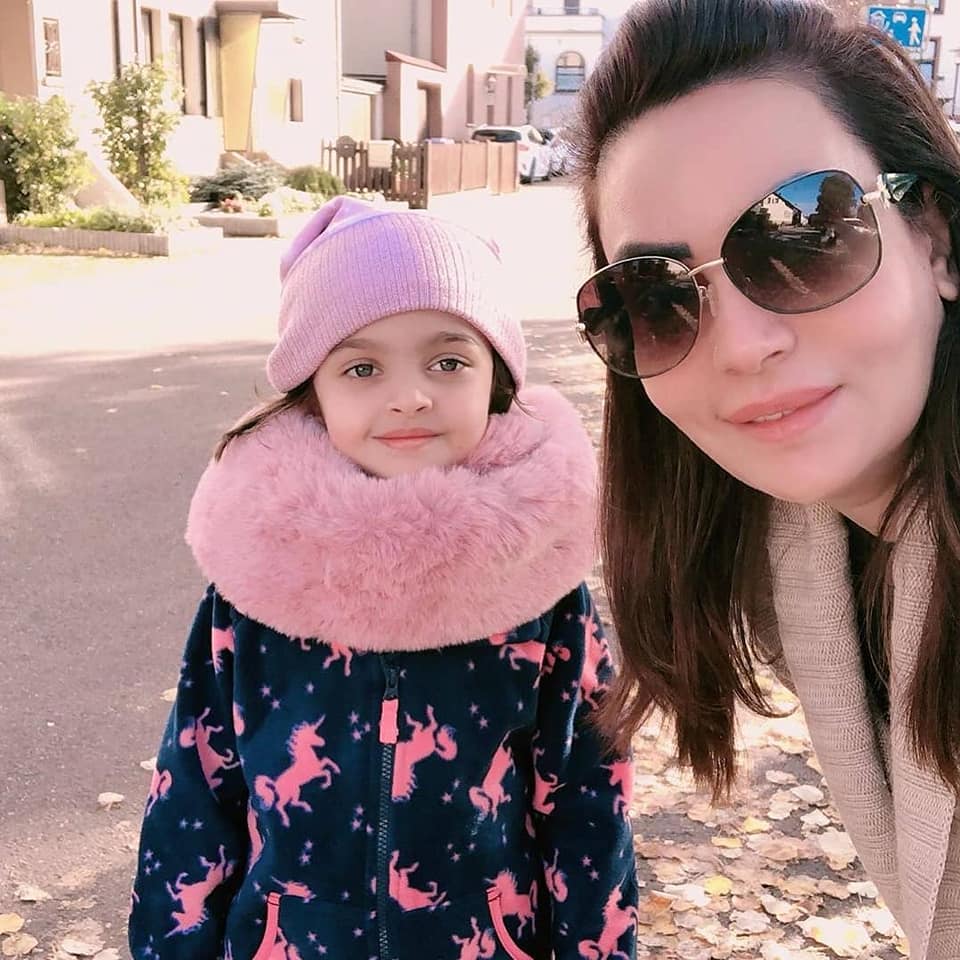 Actress Sadia imam Enjoying Winter Vacations with Daughter Meerab in Germany