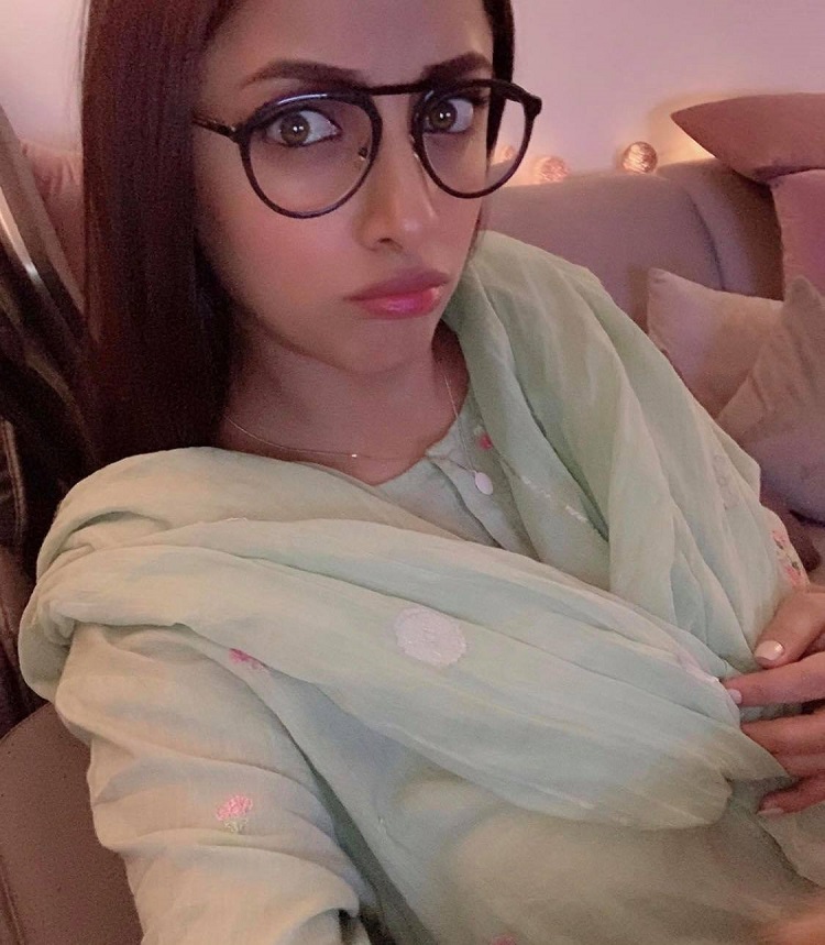 Cutest Selfies of Top Pakistani Celebrities