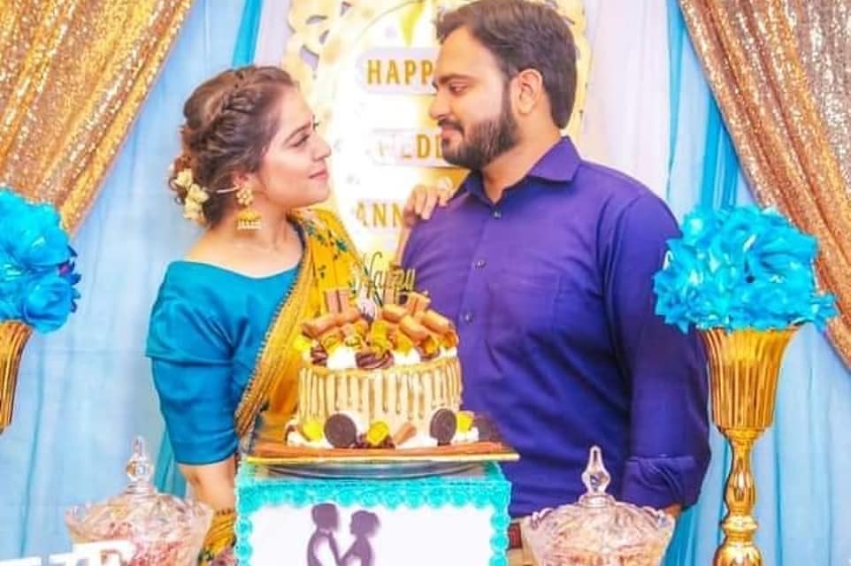 First Wedding Anniversary Pictures of Sarah Razi Khan with Husband Umair