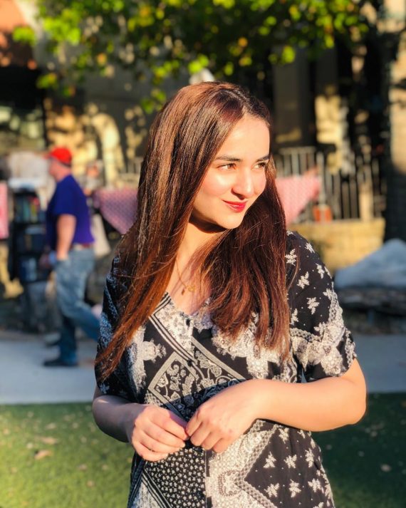 Latest Clicks of Talented & Beautiful Actress Yumna Zaidi | Reviewit.pk