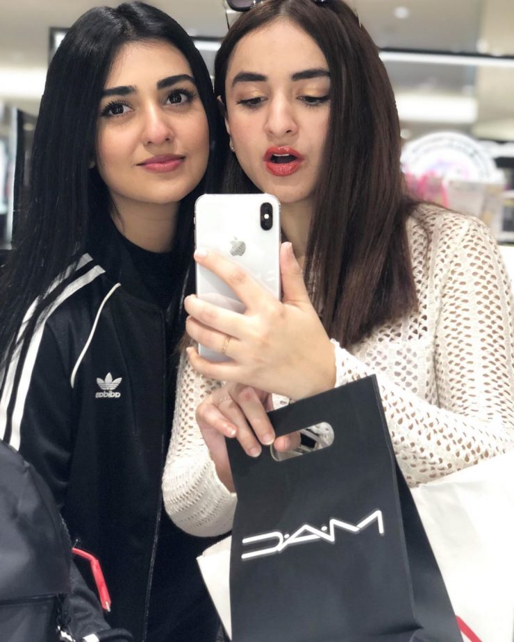 Latest Clicks of Talented & Beautiful Actress Yumna Zaidi Reviewit.pk