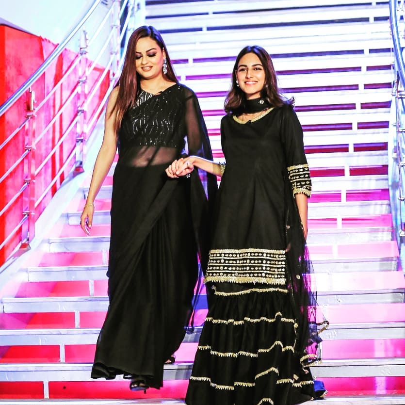 Latest Beautiful Clicks of Javeria Abbasi with her Daughter Anzela Abbasi
