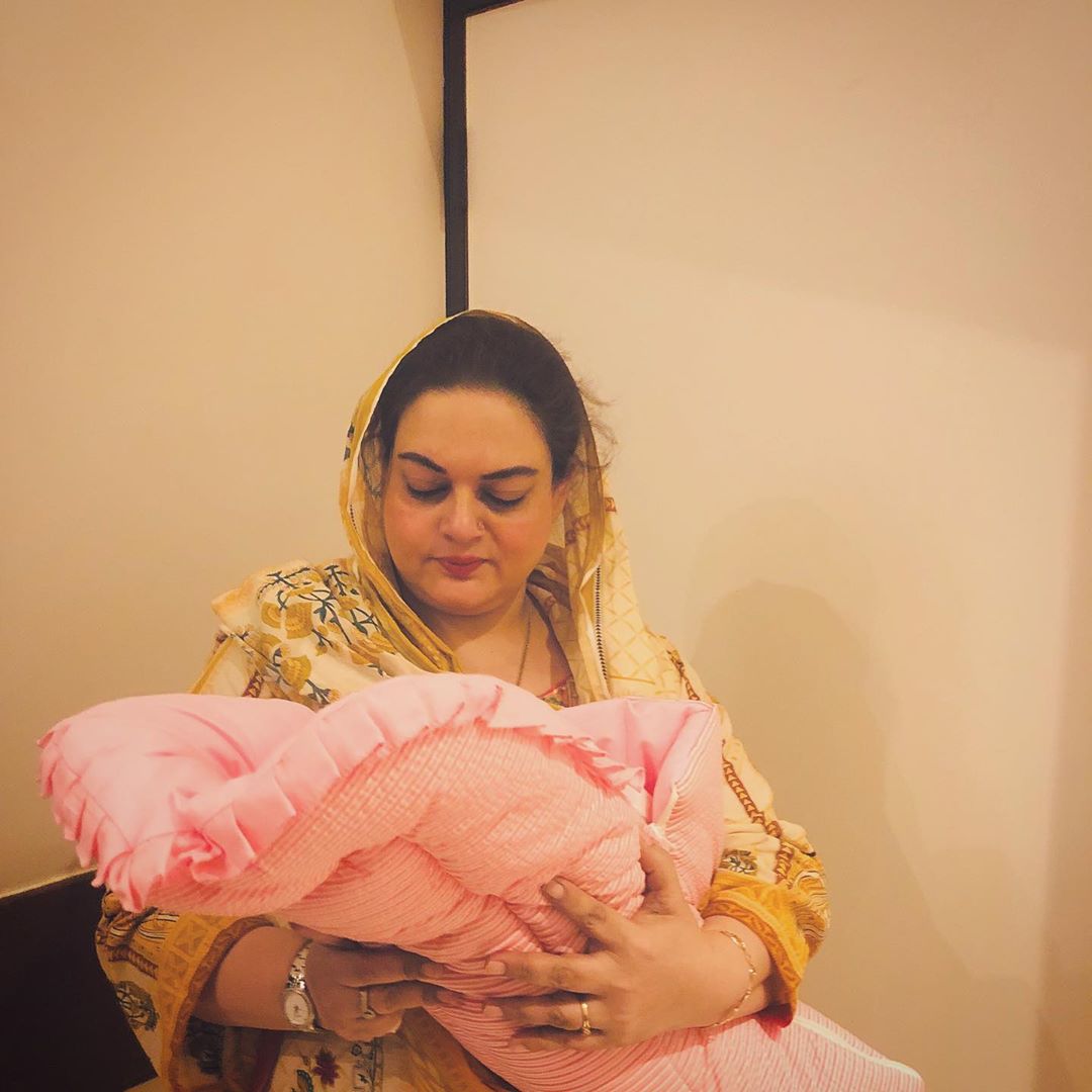 Beautiful Pictures of Baby Amal with her Khala Minal Khan