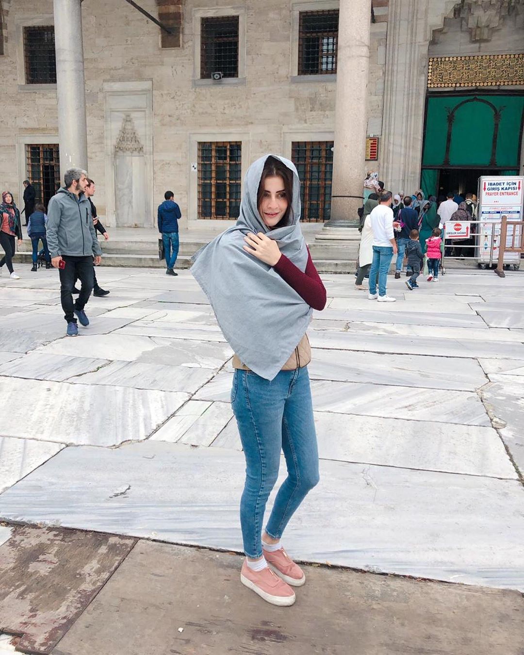 Actress Amna Malik's Latest Beautiful Pictures From Istanbul Turkey