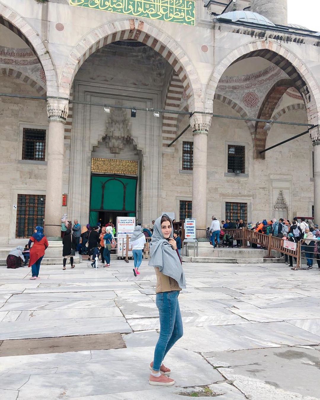 Actress Amna Malik's Latest Beautiful Pictures From Istanbul Turkey