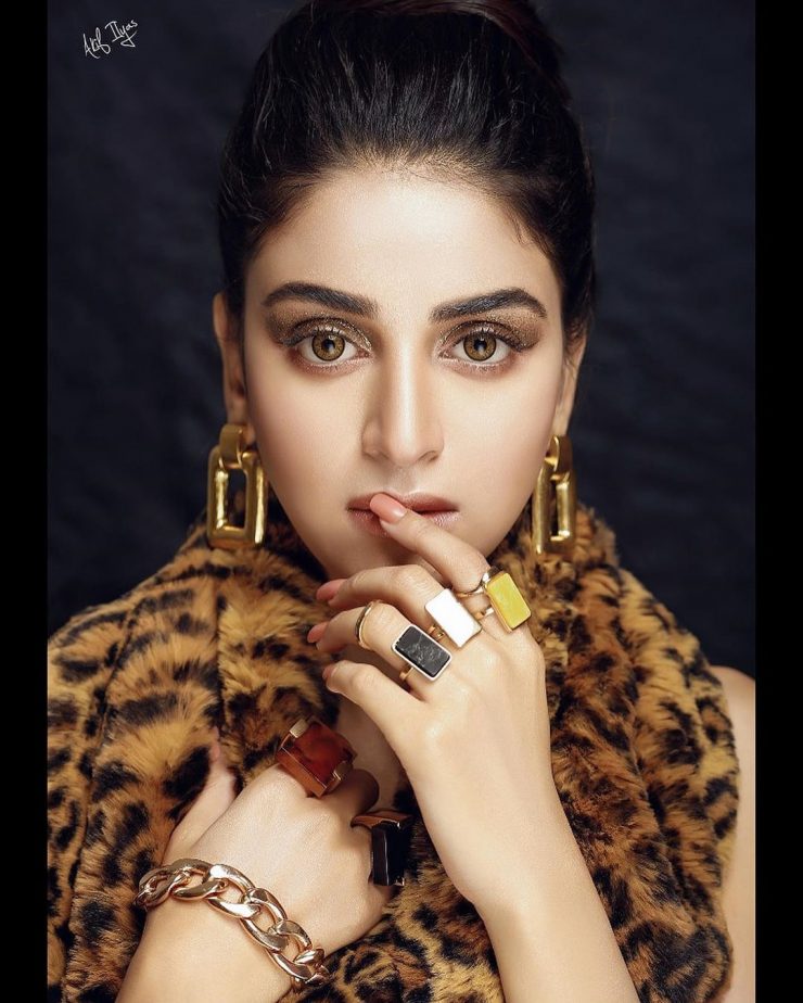 In Pictures: Anmol Baloch's latest photo shoot | Reviewit.pk